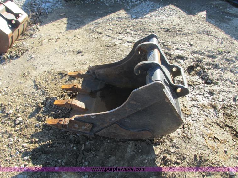 Bobcat MiniX bucket in Blue Springs, MO Item N9269 sold Purple Wave