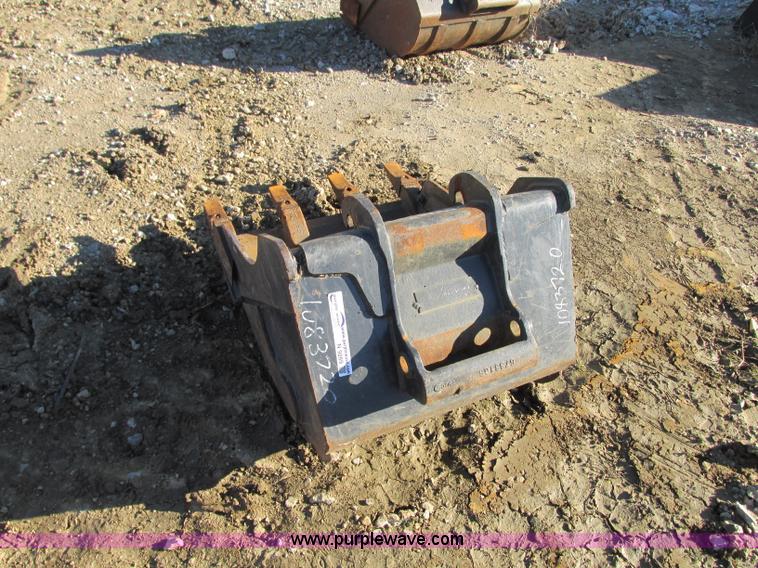 Bobcat MiniX bucket in Blue Springs, MO Item N9269 sold Purple Wave