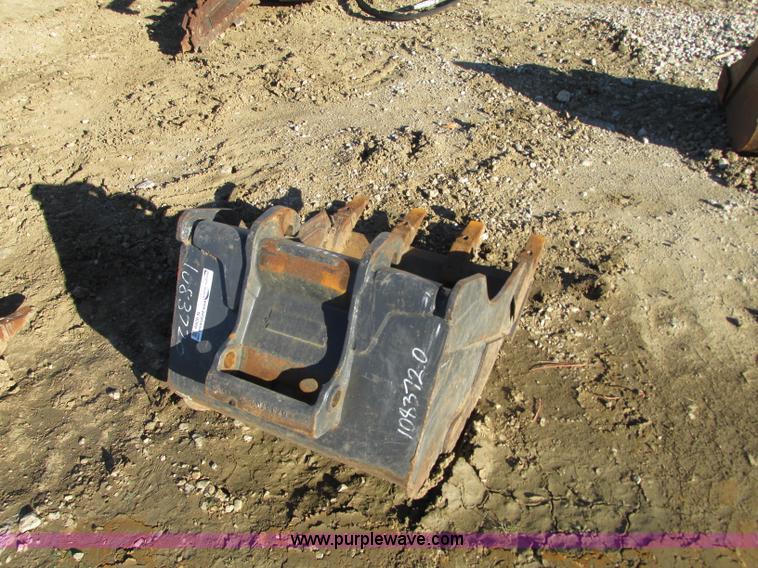 Bobcat MiniX bucket in Blue Springs, MO Item N9269 sold Purple Wave