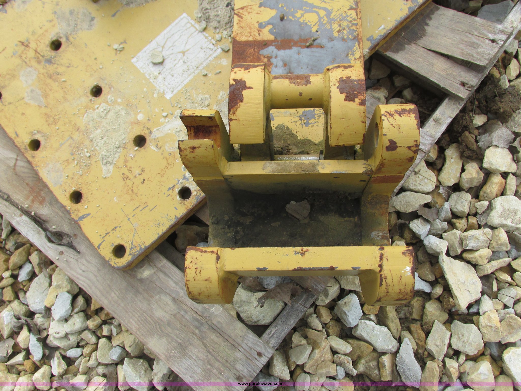 Scraper hitch in Goodhue, MN Item L3916 sold Purple Wave