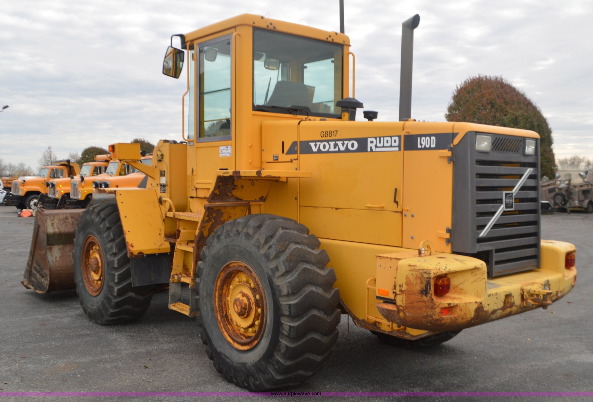 2002 Volvo L90D wheel loader in Sikeston, MO Item L4538 sold Purple