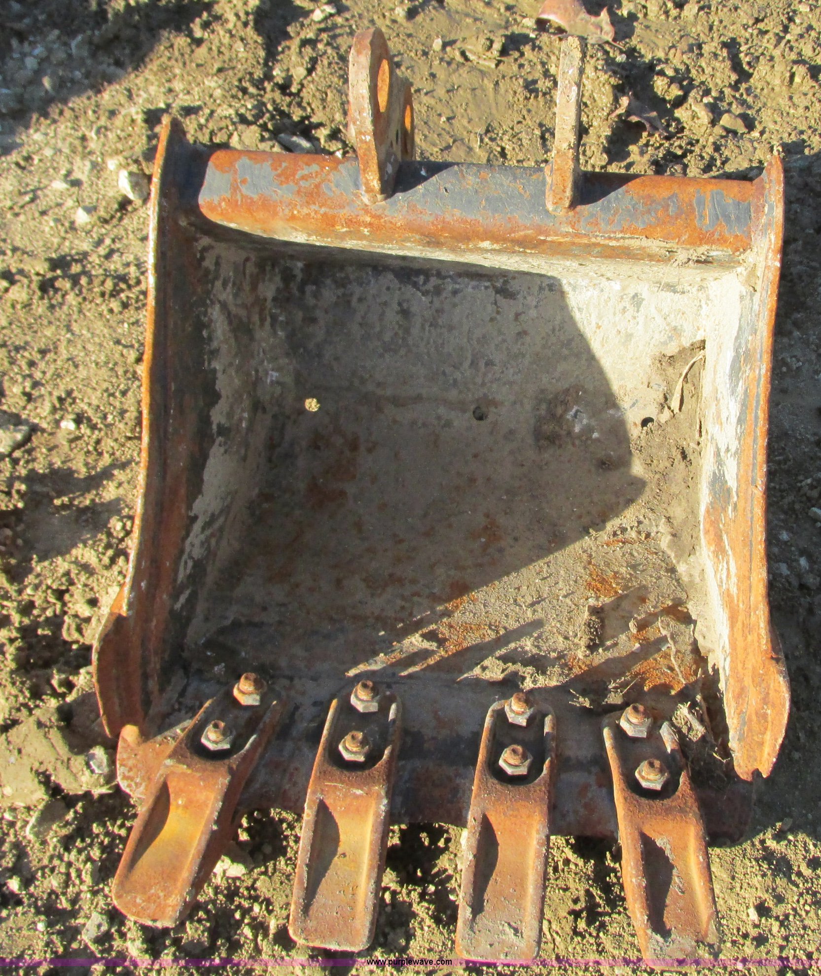 Bobcat mini excavator bucket in Blue Springs, MO Item N9264 sold