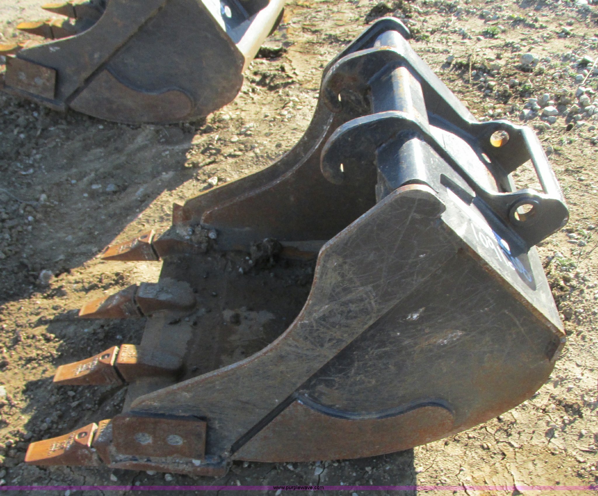 Bobcat MiniX bucket in Blue Springs, MO Item N9271 sold Purple Wave