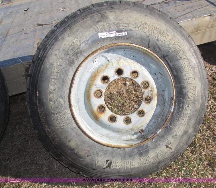 image for item AV9029 (2) Yokohama 285/65R22.5 super single tires