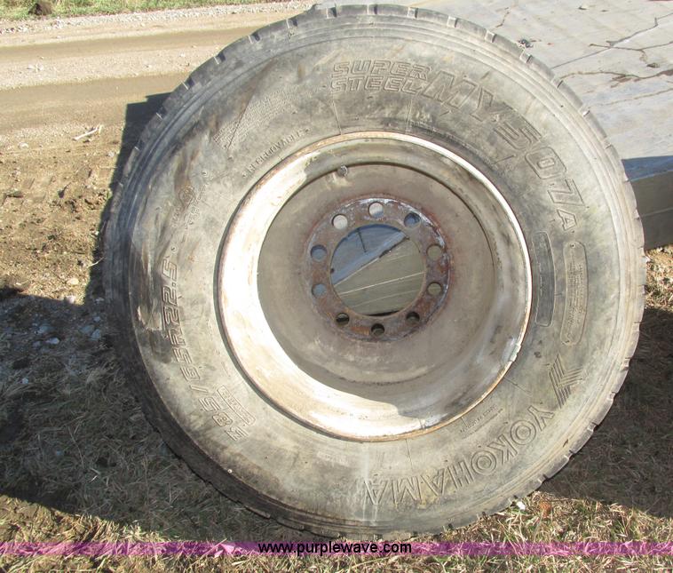 image for item AV9029 (2) Yokohama 285/65R22.5 super single tires