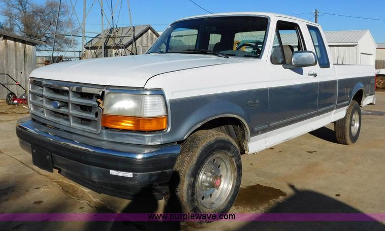 image for item AW9356 1994 Ford F150 XLT SuperCab pickup truck