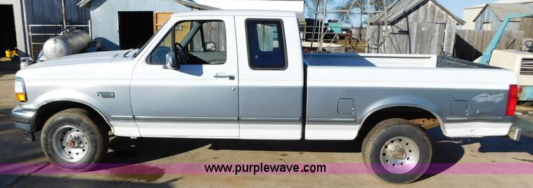 image for item AW9356 1994 Ford F150 XLT SuperCab pickup truck