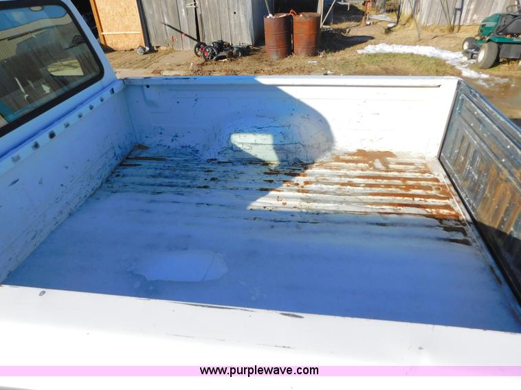 image for item AW9356 1994 Ford F150 XLT SuperCab pickup truck