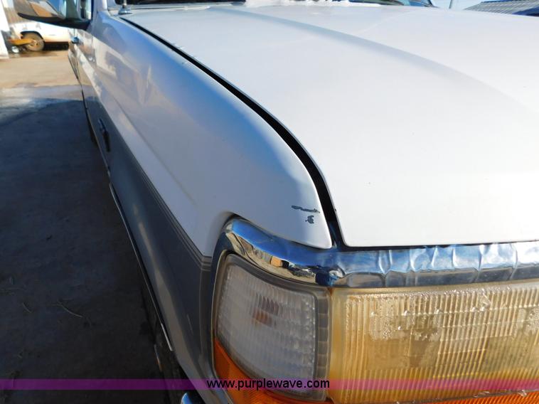 image for item AW9356 1994 Ford F150 XLT SuperCab pickup truck