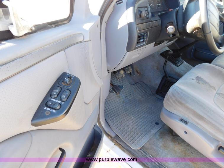 image for item AW9356 1994 Ford F150 XLT SuperCab pickup truck