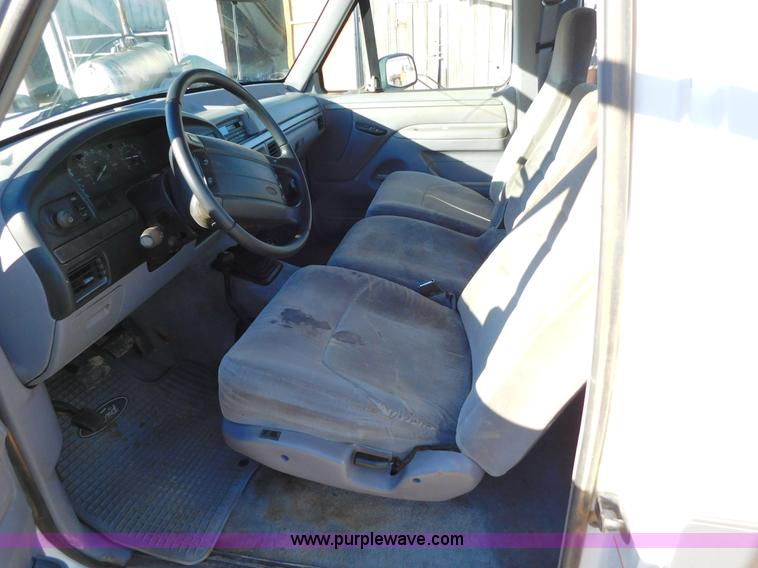 image for item AW9356 1994 Ford F150 XLT SuperCab pickup truck