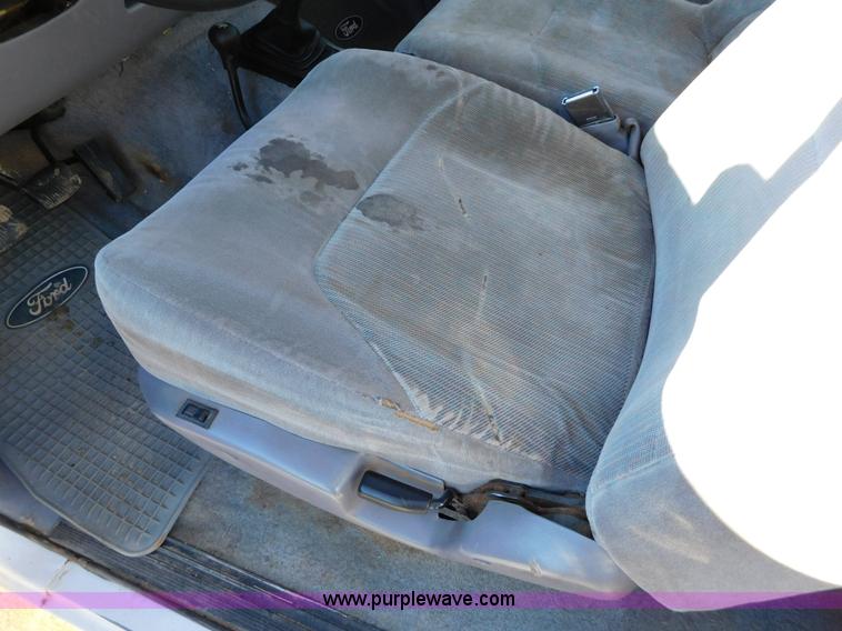 image for item AW9356 1994 Ford F150 XLT SuperCab pickup truck