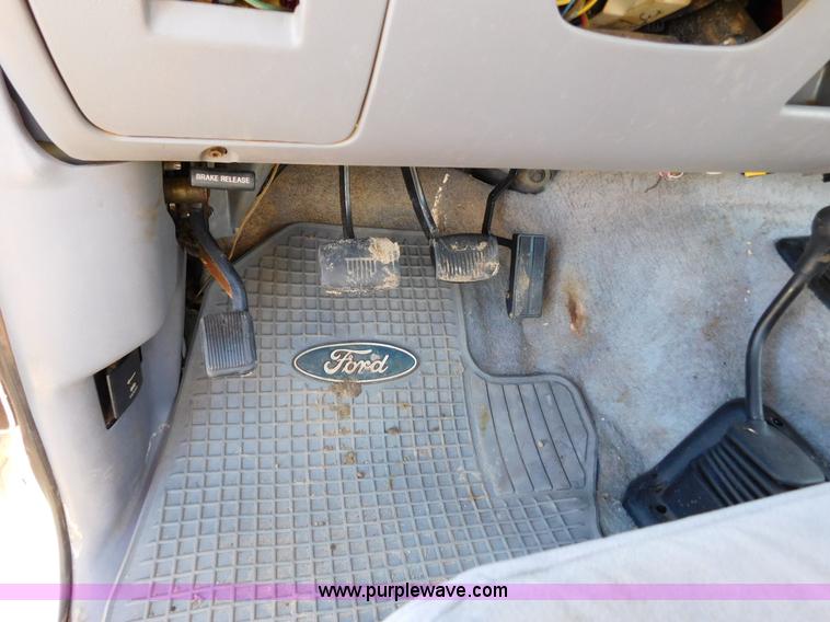 image for item AW9356 1994 Ford F150 XLT SuperCab pickup truck