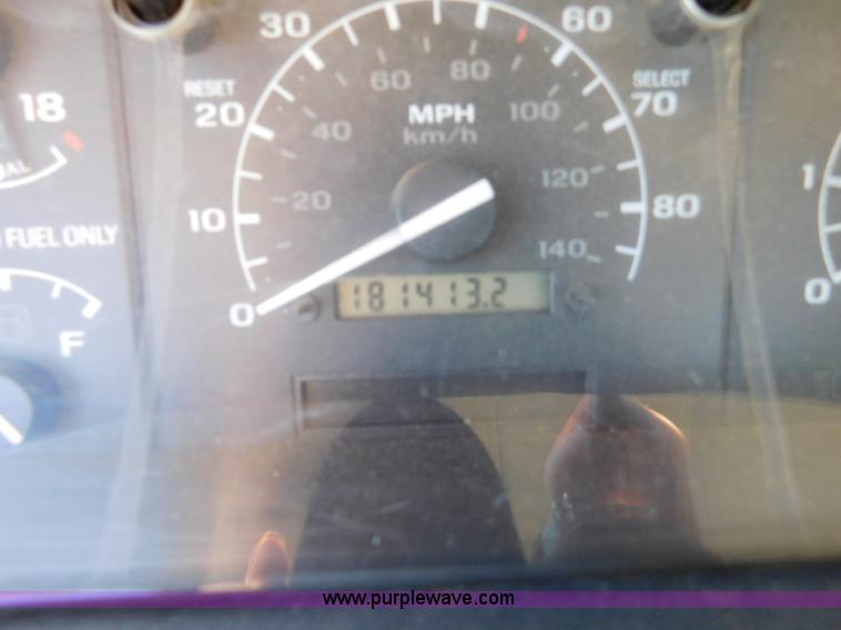 image for item AW9356 1994 Ford F150 XLT SuperCab pickup truck