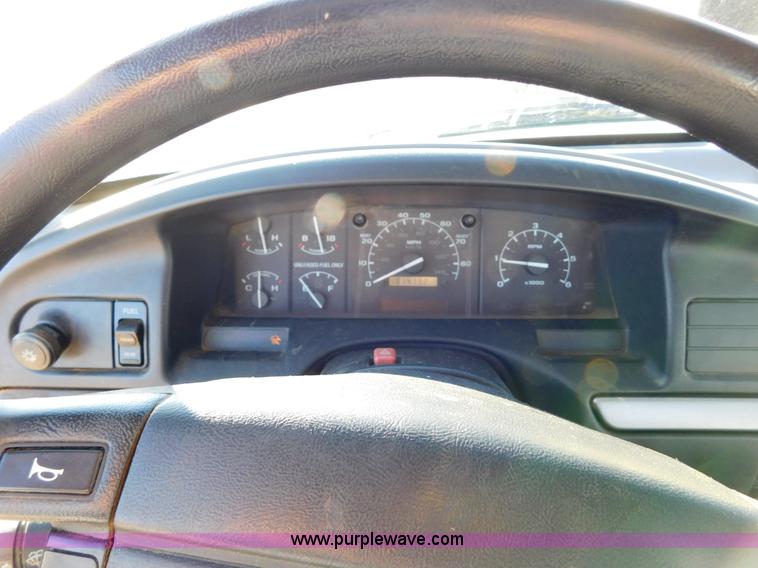 image for item AW9356 1994 Ford F150 XLT SuperCab pickup truck