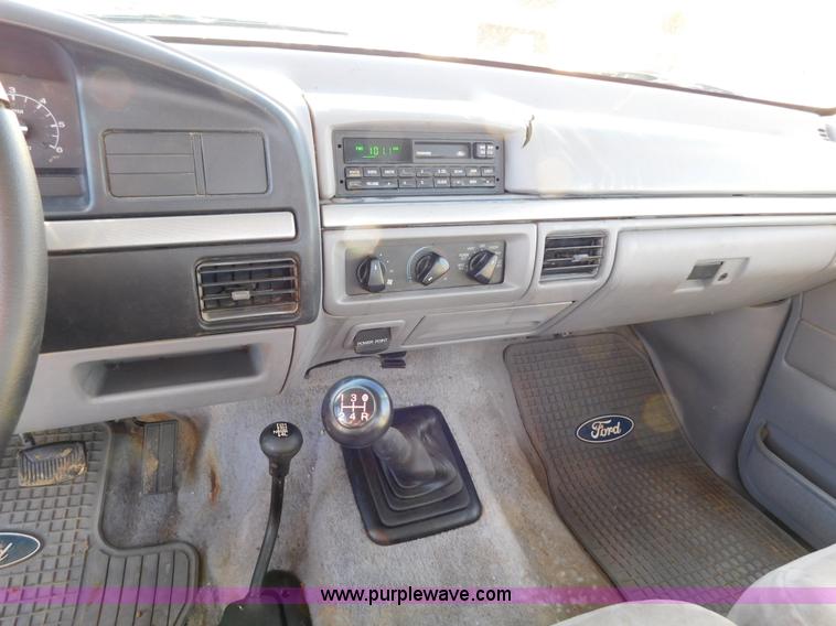 image for item AW9356 1994 Ford F150 XLT SuperCab pickup truck