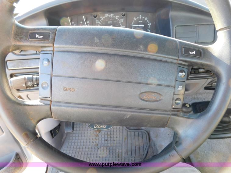 image for item AW9356 1994 Ford F150 XLT SuperCab pickup truck