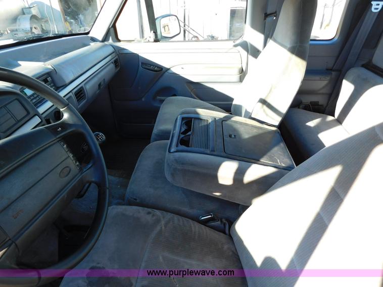 image for item AW9356 1994 Ford F150 XLT SuperCab pickup truck