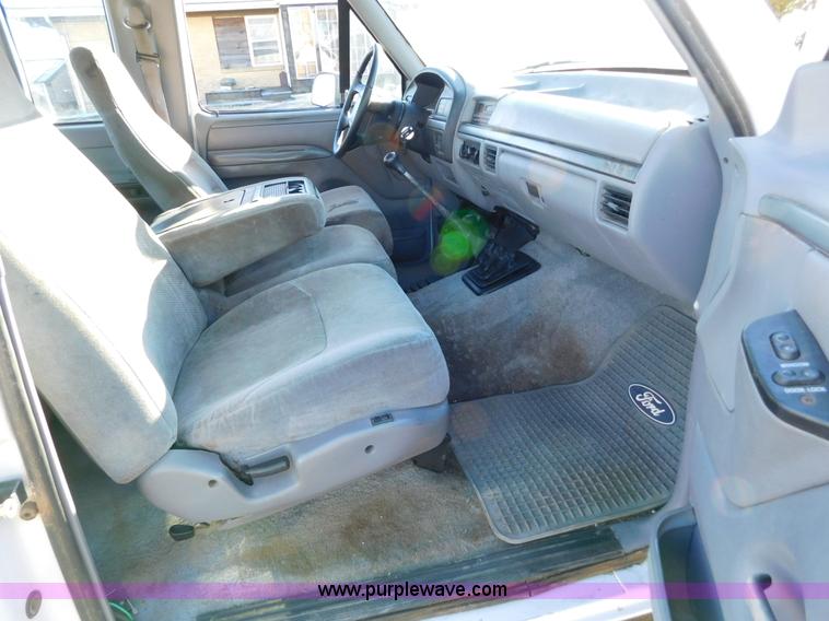 image for item AW9356 1994 Ford F150 XLT SuperCab pickup truck