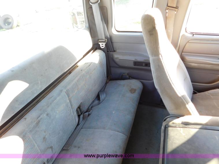 image for item AW9356 1994 Ford F150 XLT SuperCab pickup truck