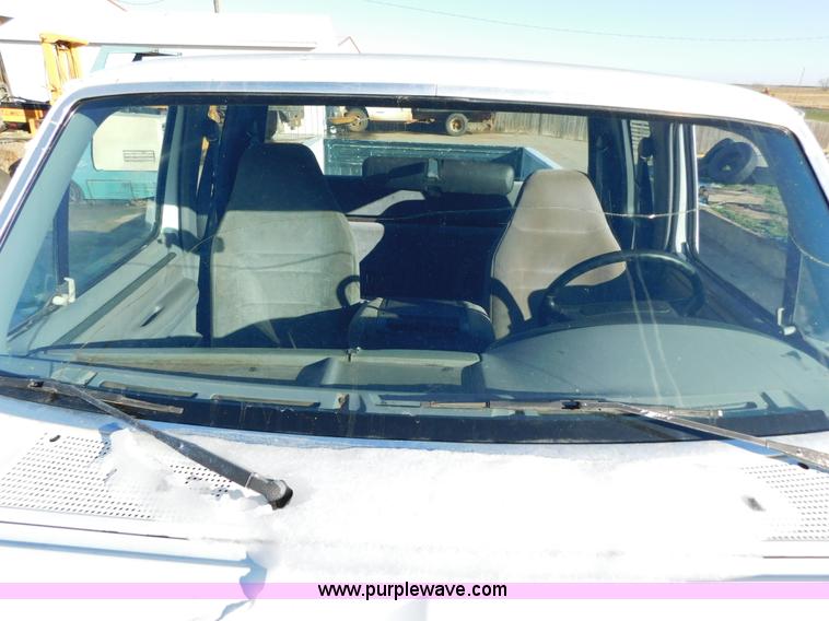 image for item AW9356 1994 Ford F150 XLT SuperCab pickup truck