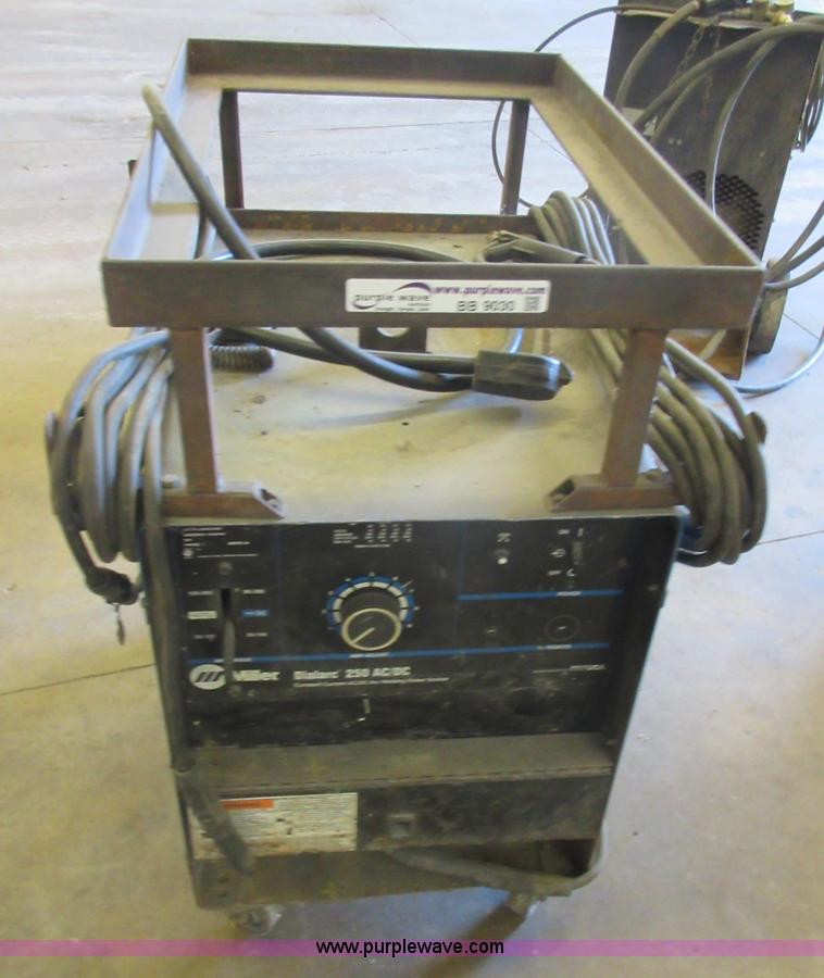 image for item BB9030 Miller Dialarc 250 arc welder
