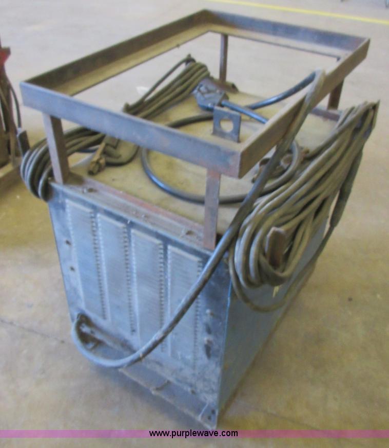 image for item BB9030 Miller Dialarc 250 arc welder