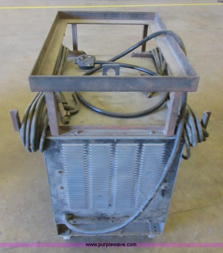 image for item BB9030 Miller Dialarc 250 arc welder