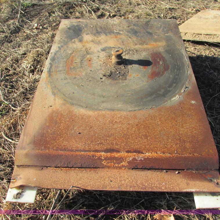 Fifth wheel plate in Sparta, MO Item BG9232 sold Purple Wave