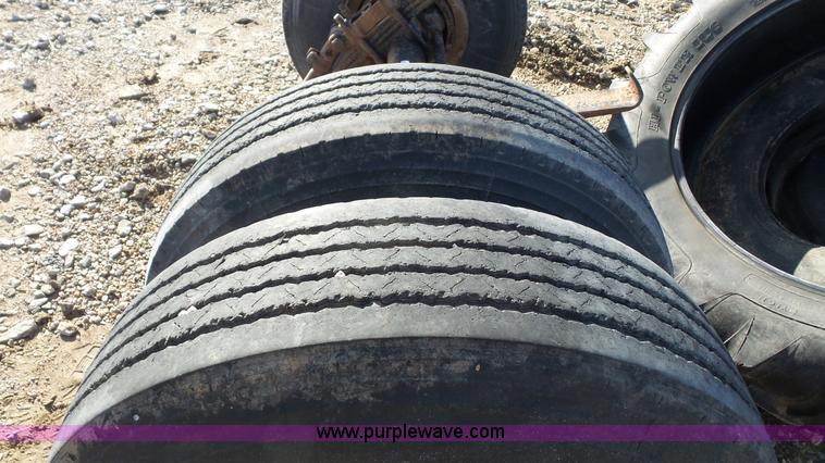 image for item BL9302 Axle with tires and wheels