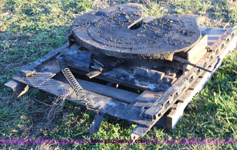 image for item BL9320 (2) fifth wheel plates