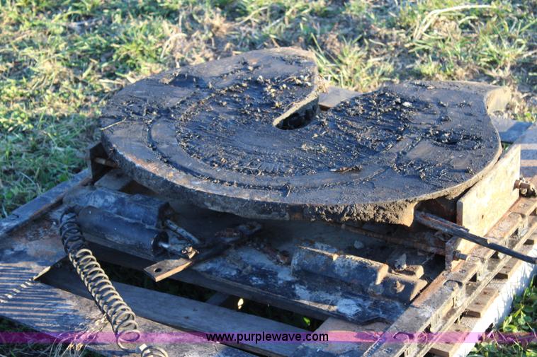 image for item BL9320 (2) fifth wheel plates