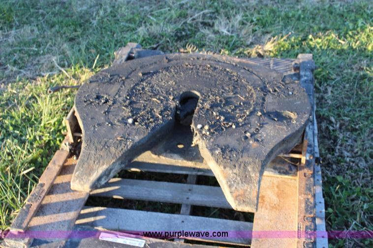 image for item BL9320 (2) fifth wheel plates