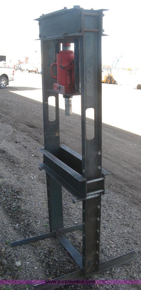 image for item BP9651 Walker J842 hydraulic press