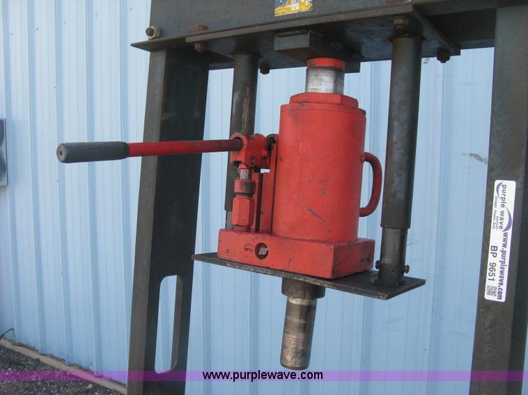image for item BP9651 Walker J842 hydraulic press