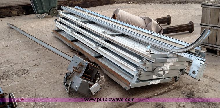 image for item BR9395 Overhead door