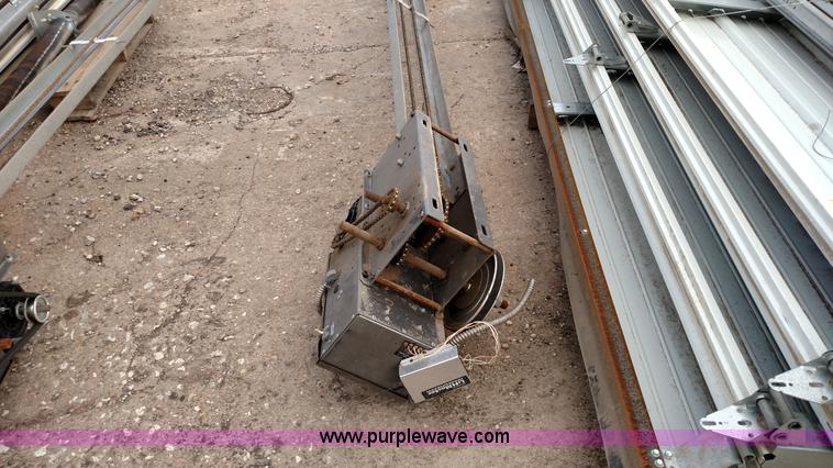 image for item BR9395 Overhead door