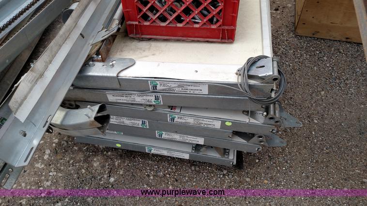 image for item BR9397 Overhead door