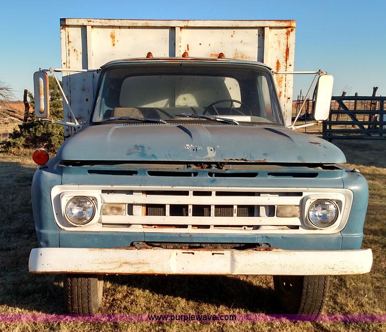 image for item BR9435 1961 Ford F600 grain truck