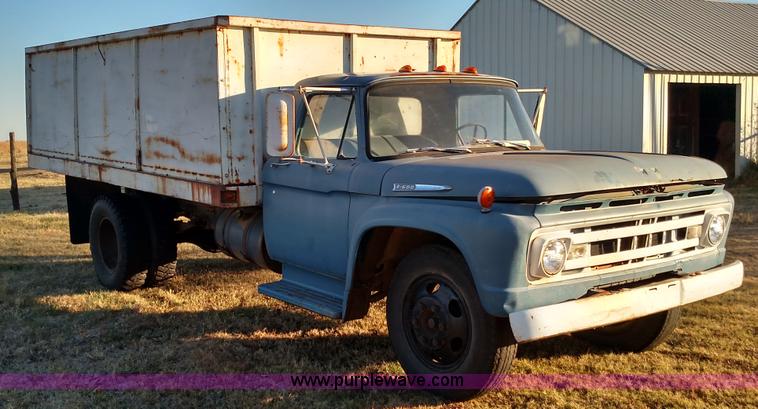 image for item BR9435 1961 Ford F600 grain truck