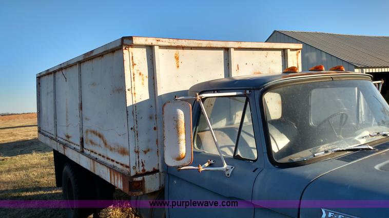 image for item BR9435 1961 Ford F600 grain truck