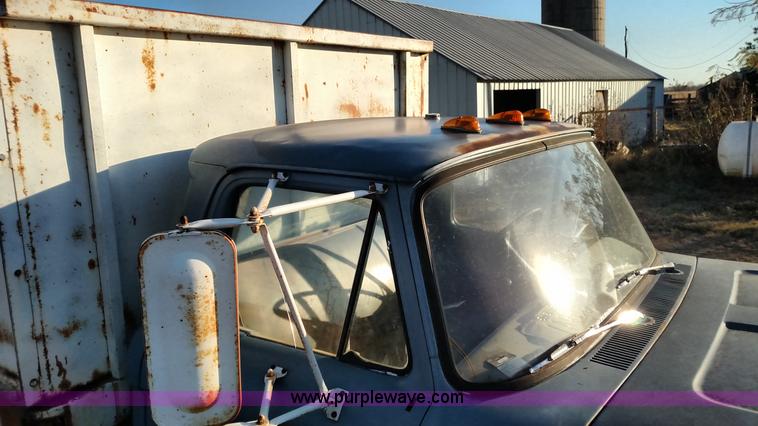 image for item BR9435 1961 Ford F600 grain truck