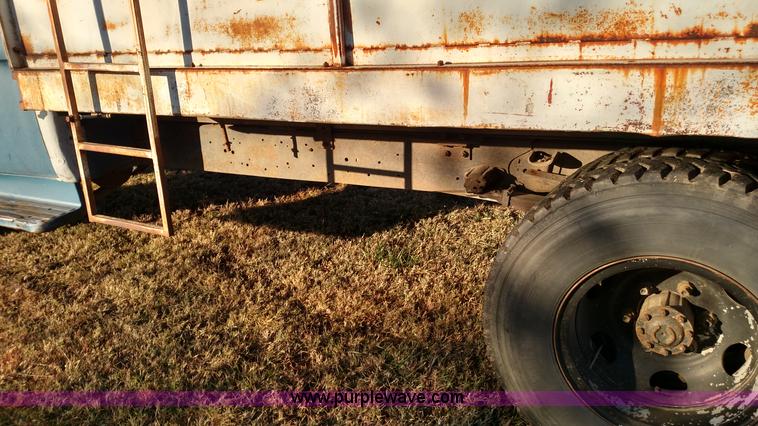 image for item BR9435 1961 Ford F600 grain truck