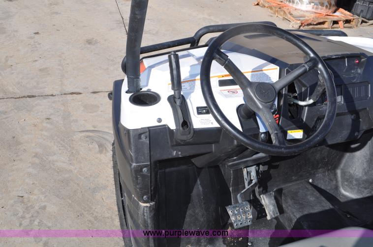 image for item G7060 2011 Bobcat 3400 utility vehicle