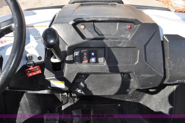 image for item G7060 2011 Bobcat 3400 utility vehicle