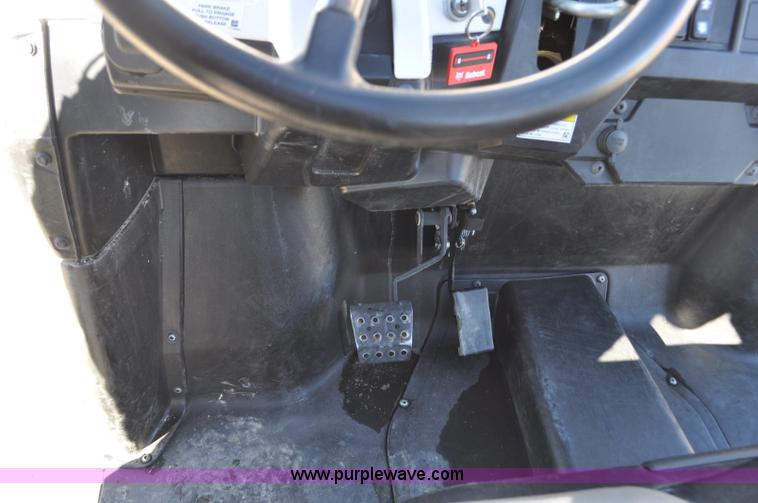 image for item G7060 2011 Bobcat 3400 utility vehicle