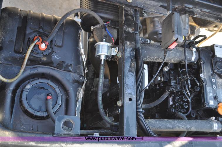 image for item G7060 2011 Bobcat 3400 utility vehicle