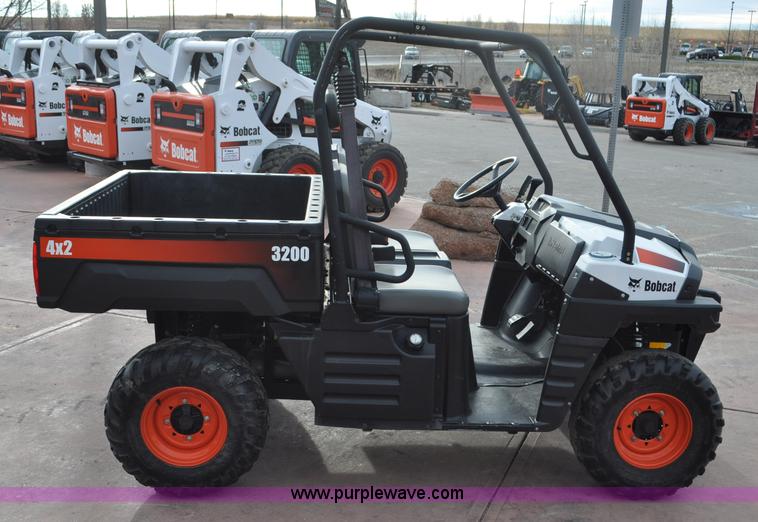 image for item G7076 2011 Bobcat 3200 utility vehicle