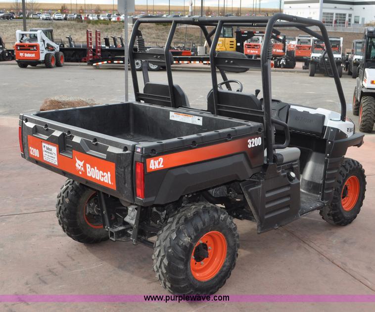 image for item G7076 2011 Bobcat 3200 utility vehicle