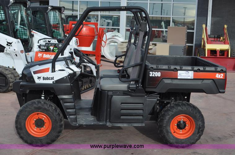 image for item G7076 2011 Bobcat 3200 utility vehicle